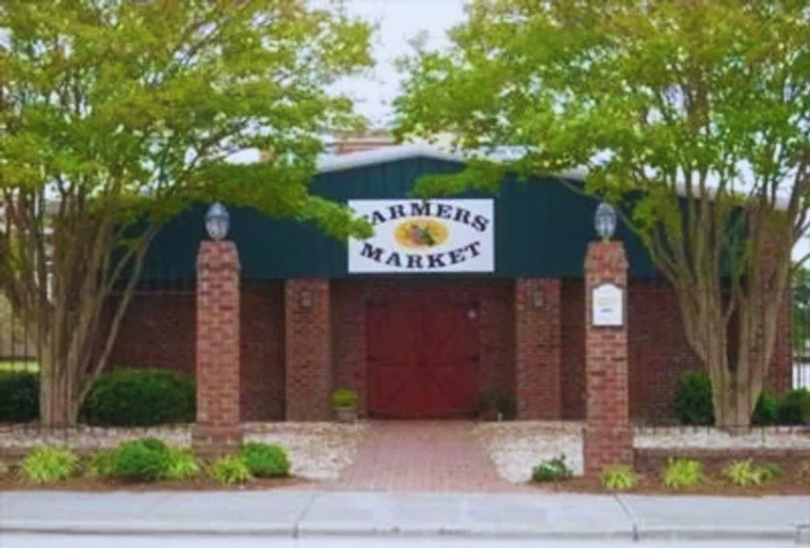 Sisters 33 stall at the New Bern Farmers Market